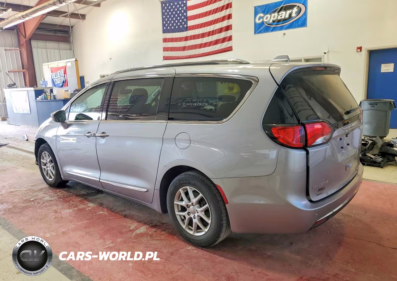 2020 Chrysler Pacifica Touring L VIN:2C4RC1BG5LR112110 - 2