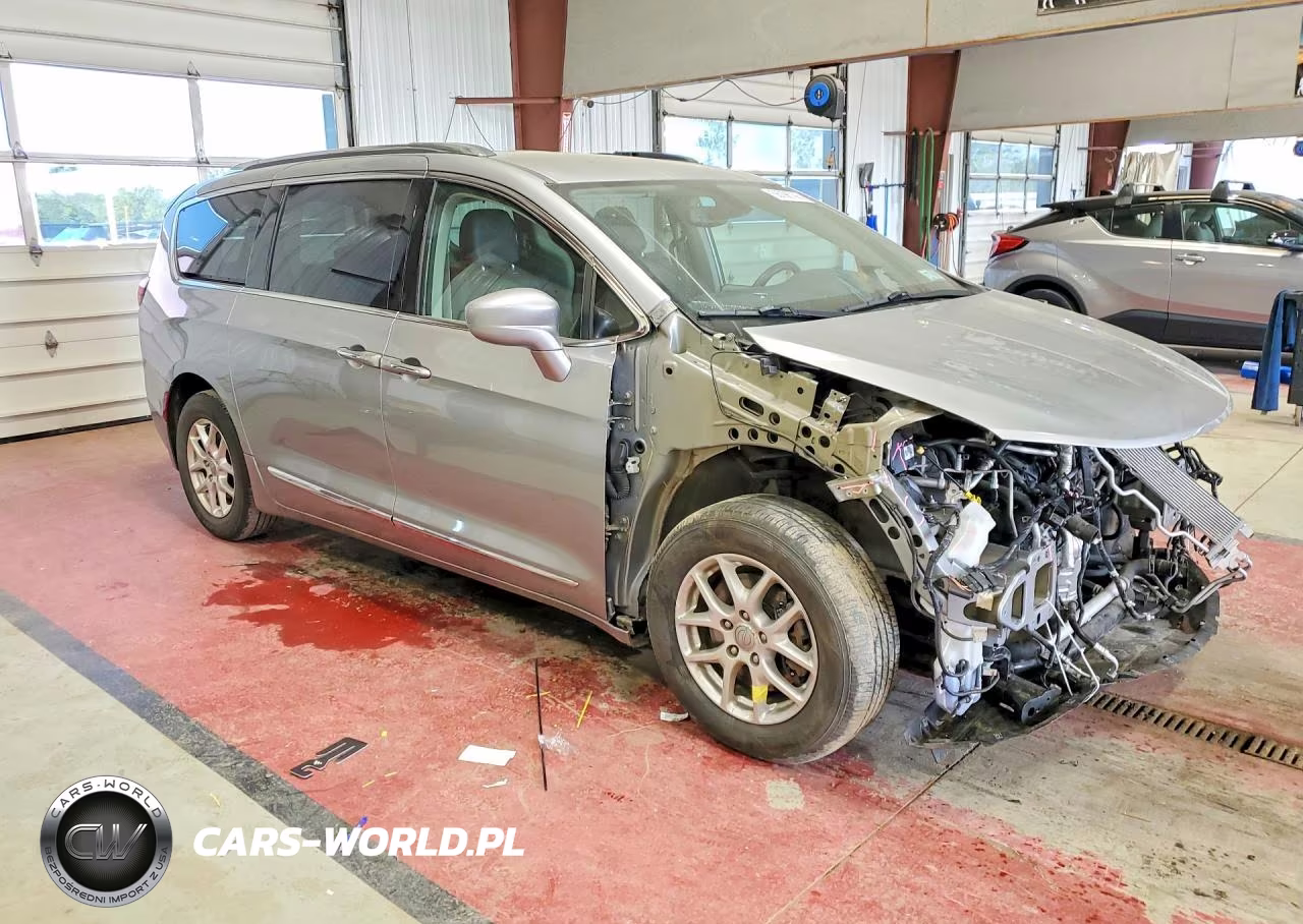 2020 Chrysler Pacifica Touring L VIN:2C4RC1BG5LR112110 - 4