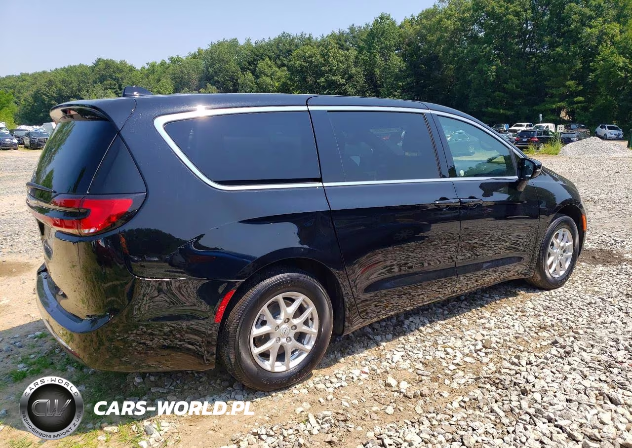 2026 Chrysler Pacifica Select VIN:2C4RC1BG4TR168376 - 3