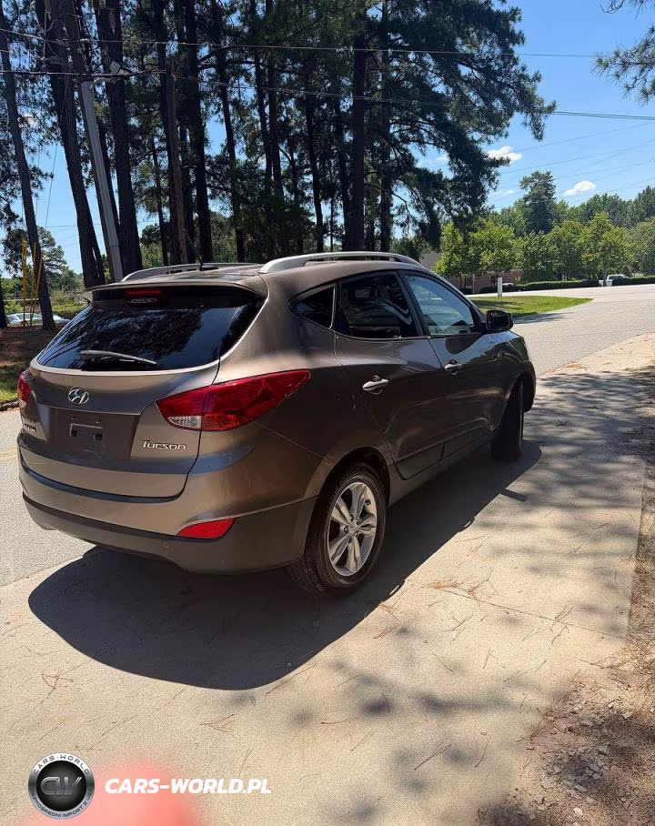 2010 Hyundai Tucson Gls VIN:KM8JU3AC9AU040098 - 4