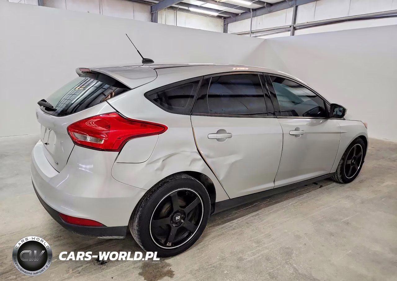 2017 Ford Focus Se VIN:1FADP3K29HL318941 - 3