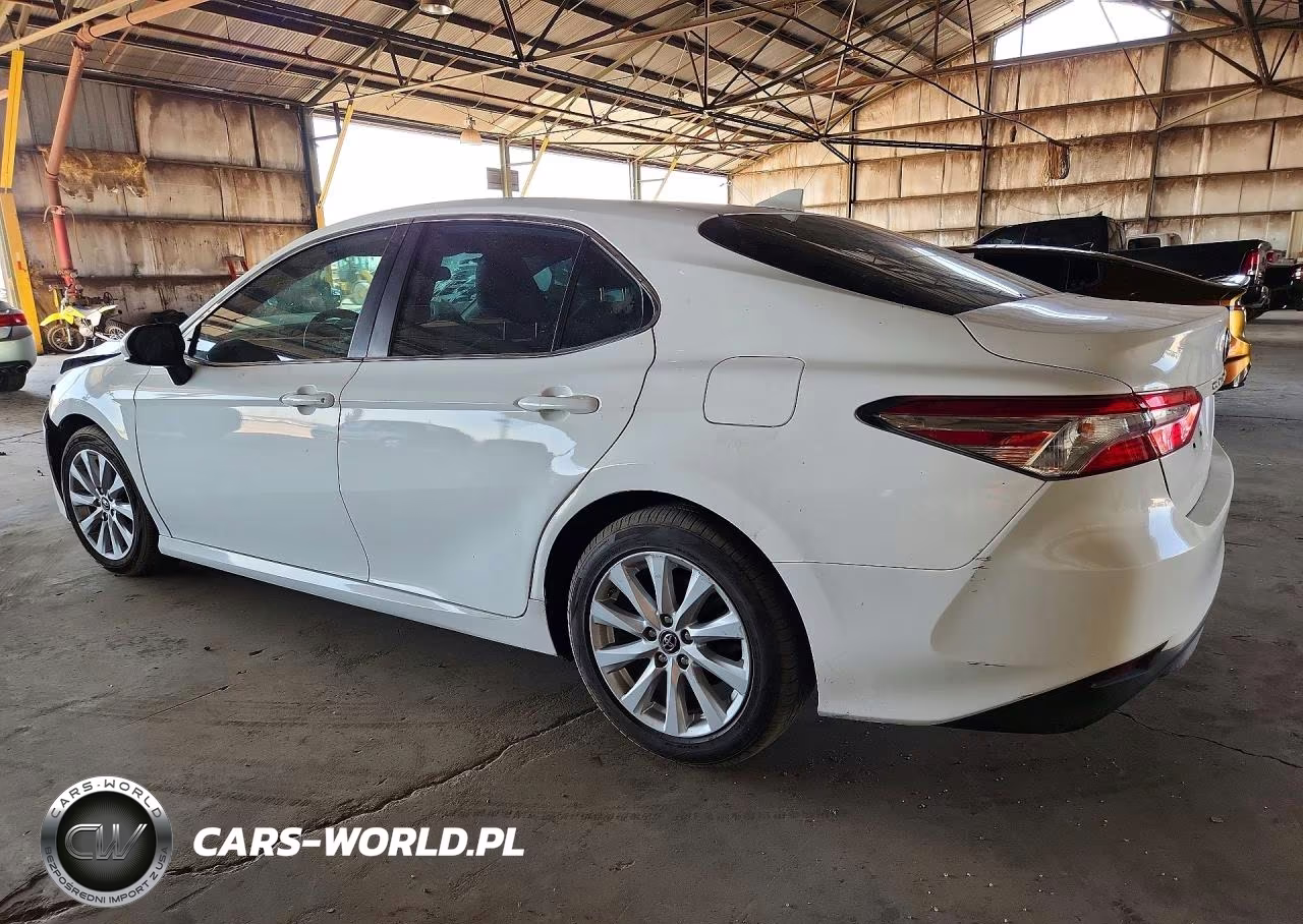 2019 Toyota Camry Le VIN:4T1B11HK7KU684358 - 2