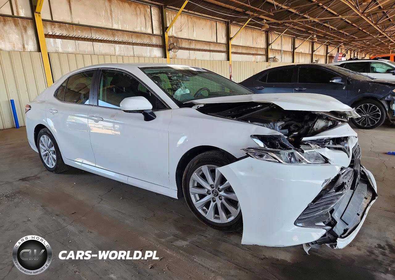 2019 Toyota Camry Le VIN:4T1B11HK7KU684358 - 4