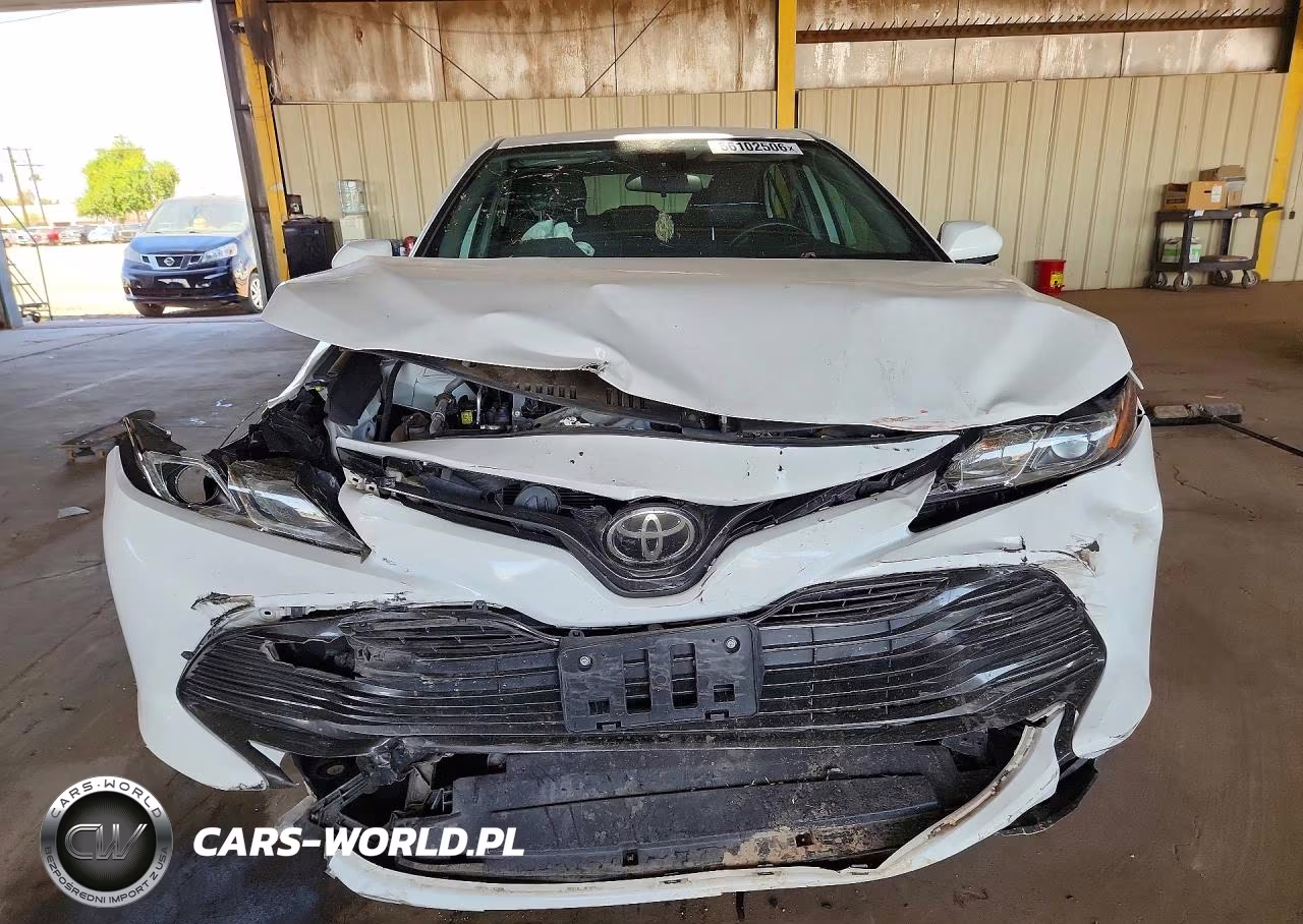 2019 Toyota Camry Le VIN:4T1B11HK7KU684358 - 5
