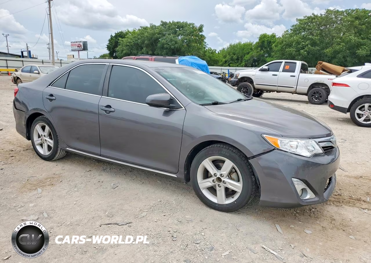 2013 Toyota Camry Xle VIN:4T4BF1FK4DR335381 - 4