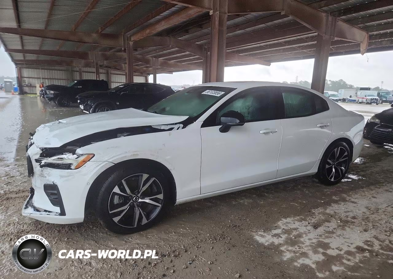 2024 Volvo S60 Plus – zdjęcie 1 z 12