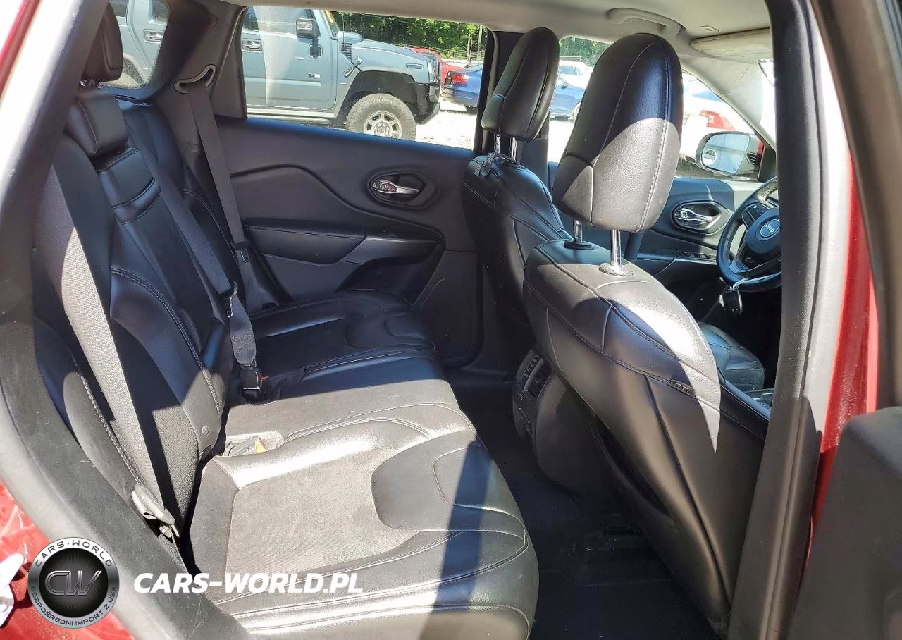 2019 Jeep Cherokee Latitude Plus VIN:1C4PJLLB9KD263819 - 11