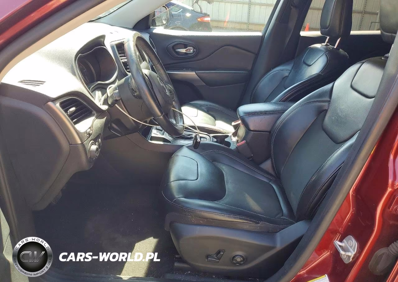 2019 Jeep Cherokee Latitude Plus VIN:1C4PJLLB9KD263819 - 7