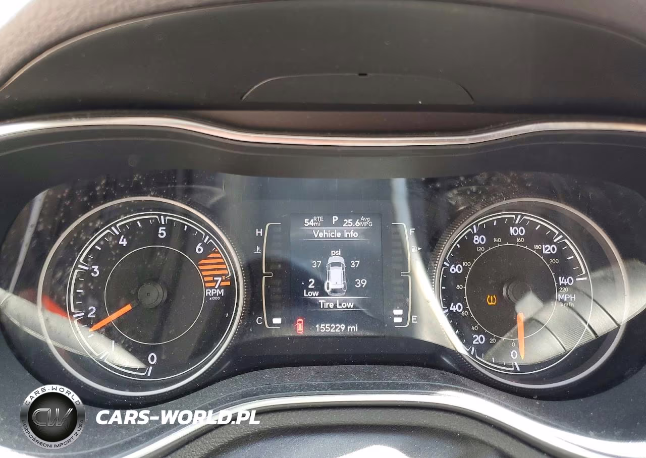2019 Jeep Cherokee Latitude Plus VIN:1C4PJLLB9KD263819 - 9