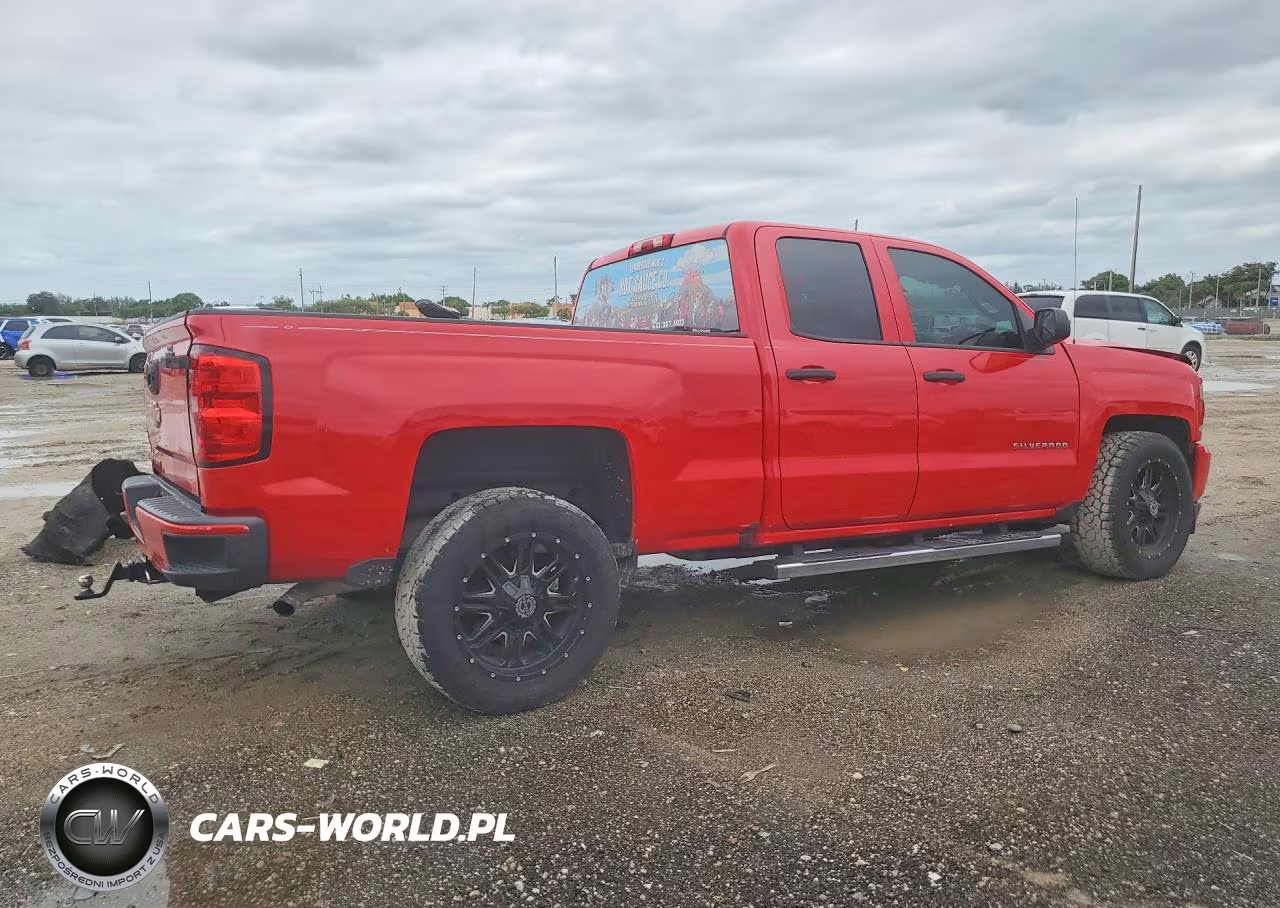 2018 Chevrolet Silverado C1500 Custom VIN:1GCRCPEC9JZ333062 - 3