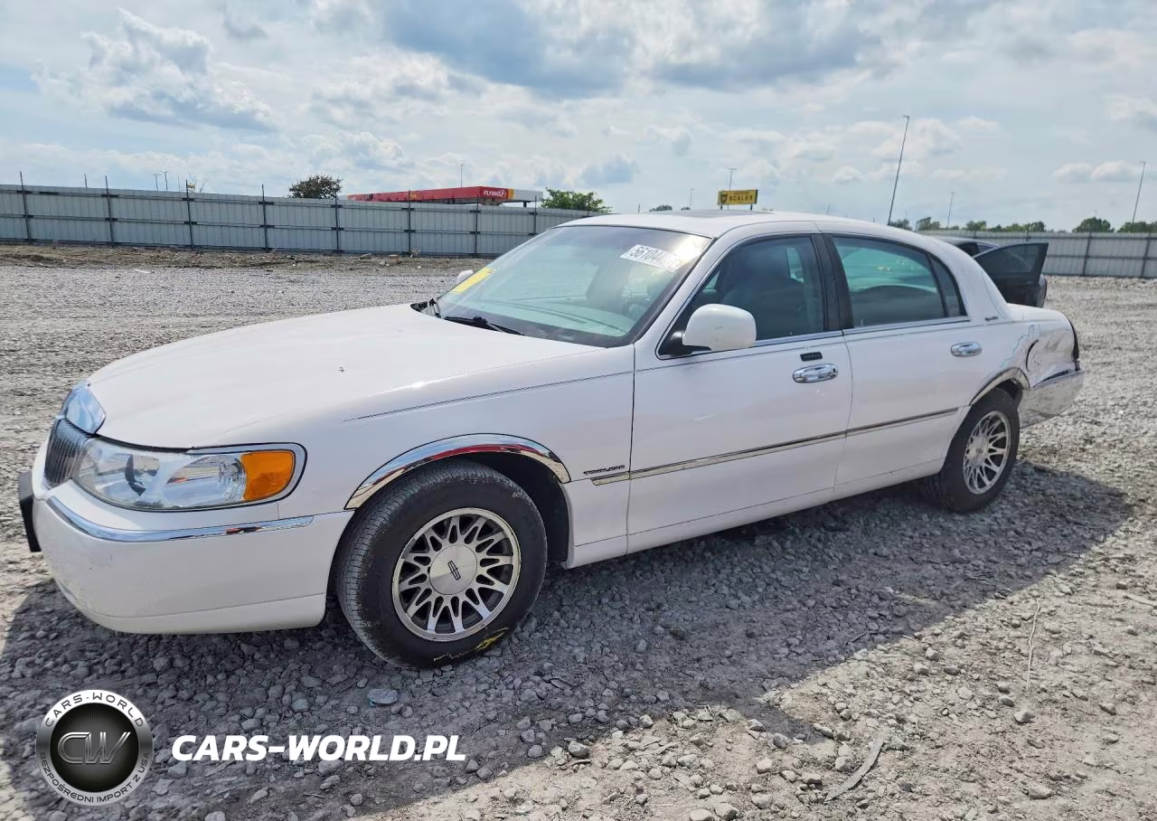 2001 Lincoln Town Car Signature
