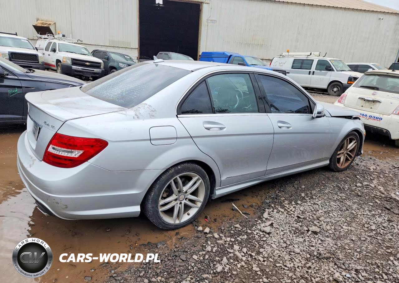 2013 Mercedes-Benz C 300 4Matic VIN:WDDGF8AB3DR285876 - 3