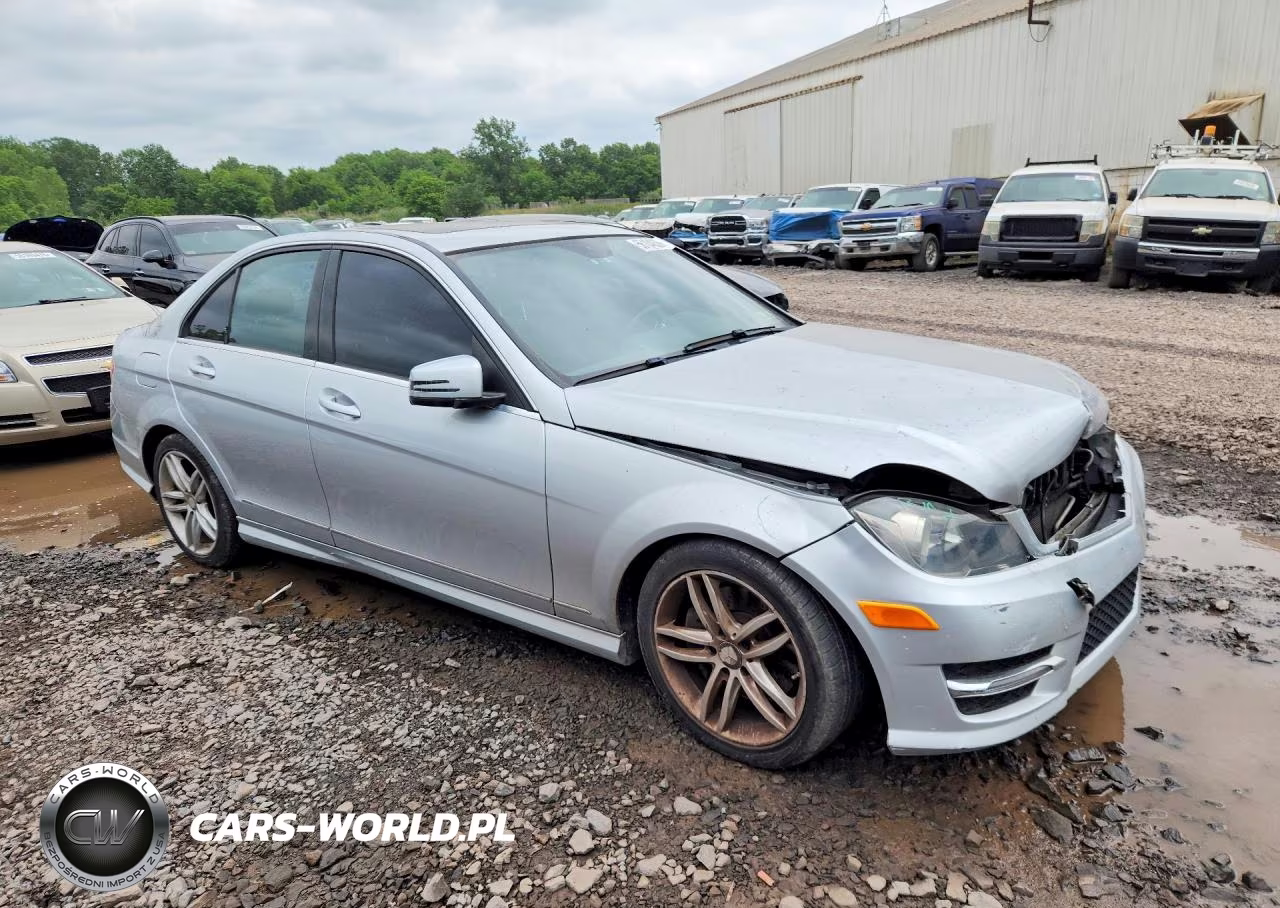 2013 Mercedes-Benz C 300 4Matic VIN:WDDGF8AB3DR285876 - 4