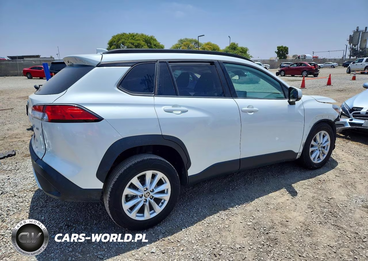 2022 Toyota Corolla Cross Le VIN:7MUBAAAG7NV012812 - 3