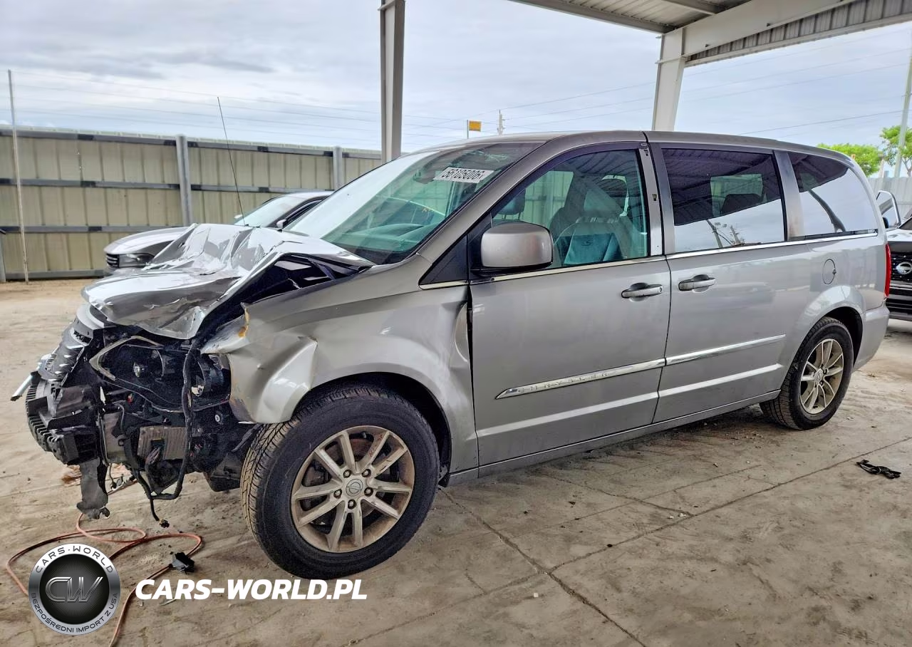 2015 Chrysler Town & Country S – zdjęcie 1 z 13