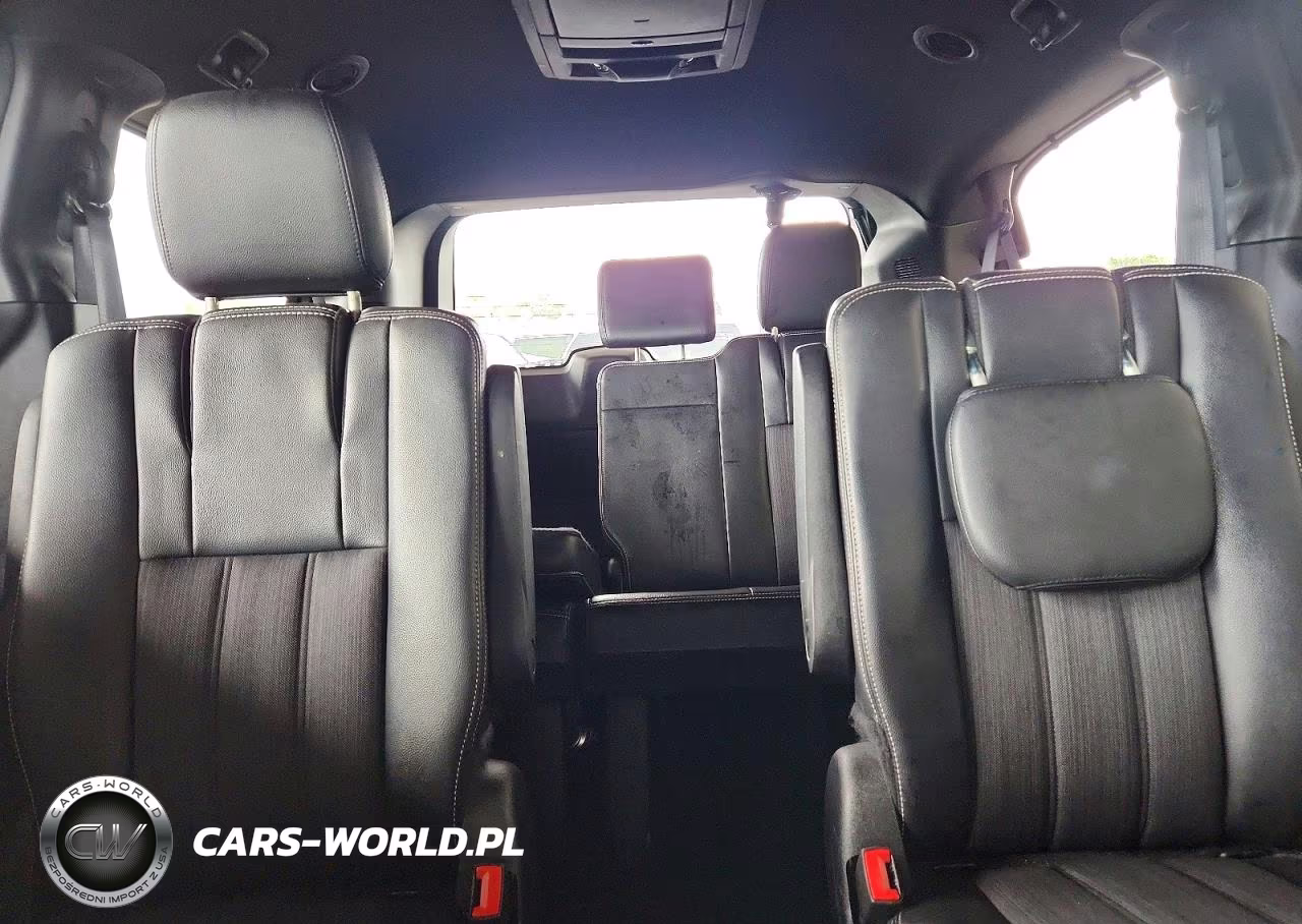2015 Chrysler Town & Country S VIN:2C4RC1HG9FR741719 - 10