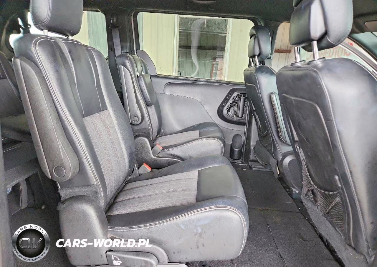 2015 Chrysler Town & Country S VIN:2C4RC1HG9FR741719 - 11