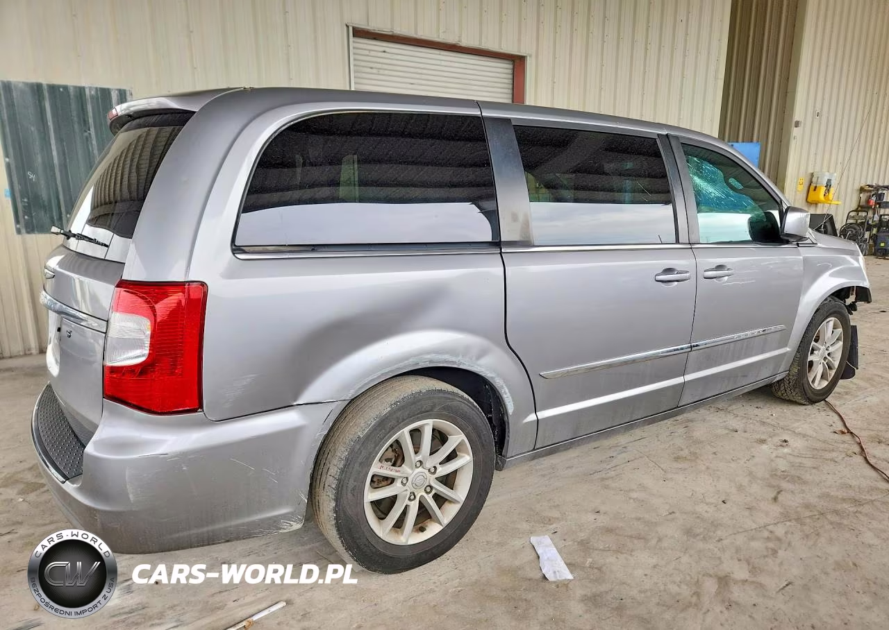 2015 Chrysler Town & Country S VIN:2C4RC1HG9FR741719 - 3