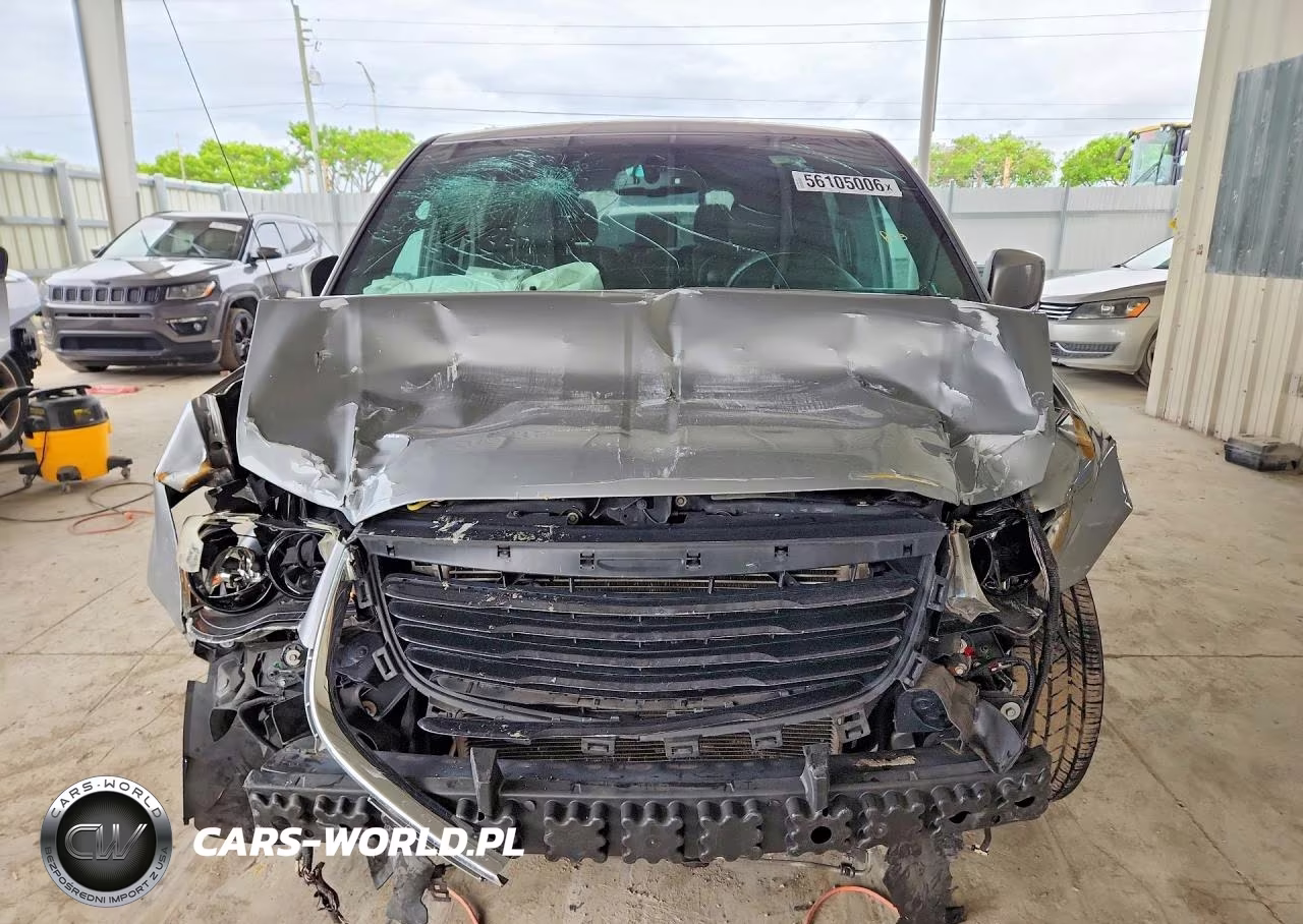 2015 Chrysler Town & Country S VIN:2C4RC1HG9FR741719 - 5