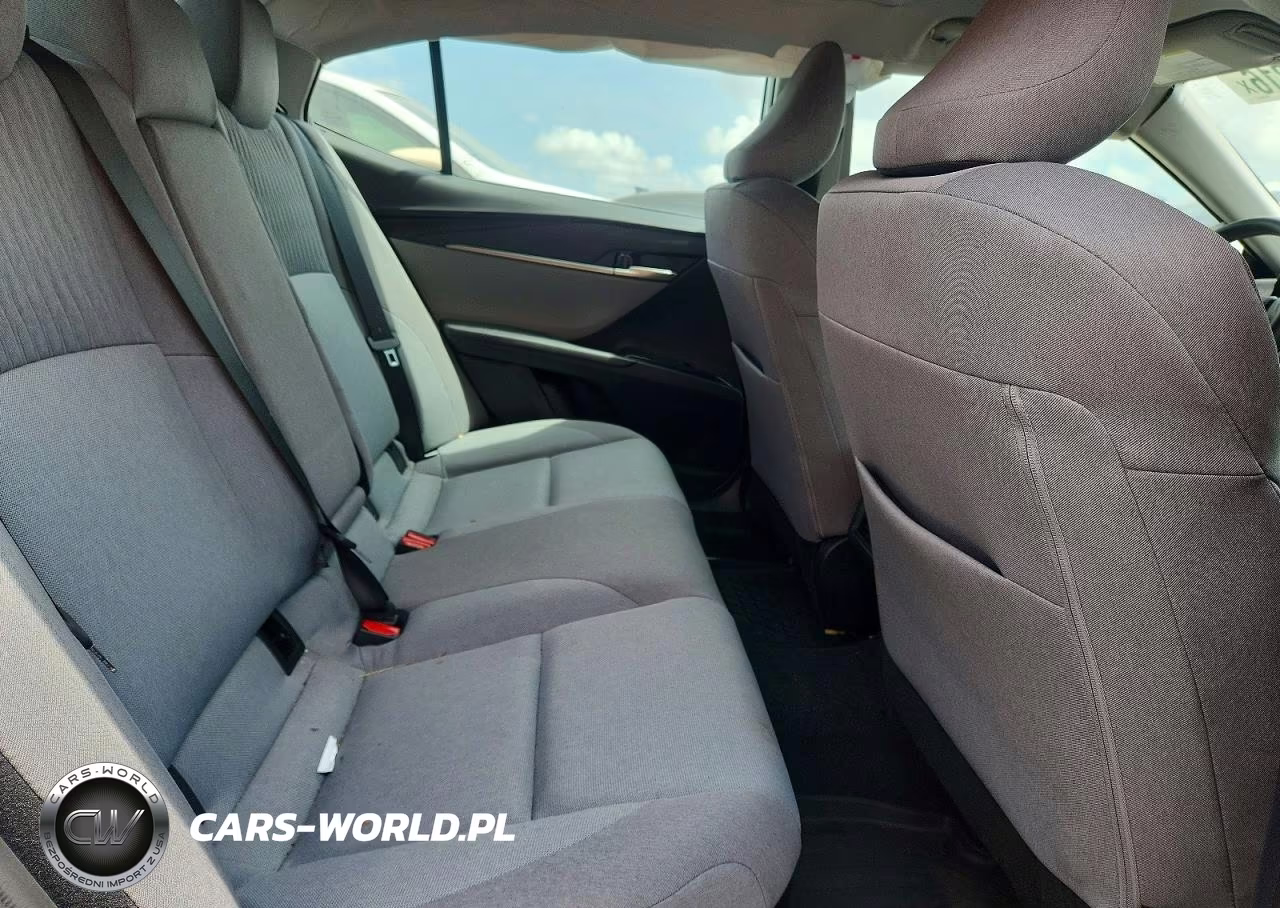 2025 Toyota Camry Le VIN:4T1DAACK8SU580381 - 10