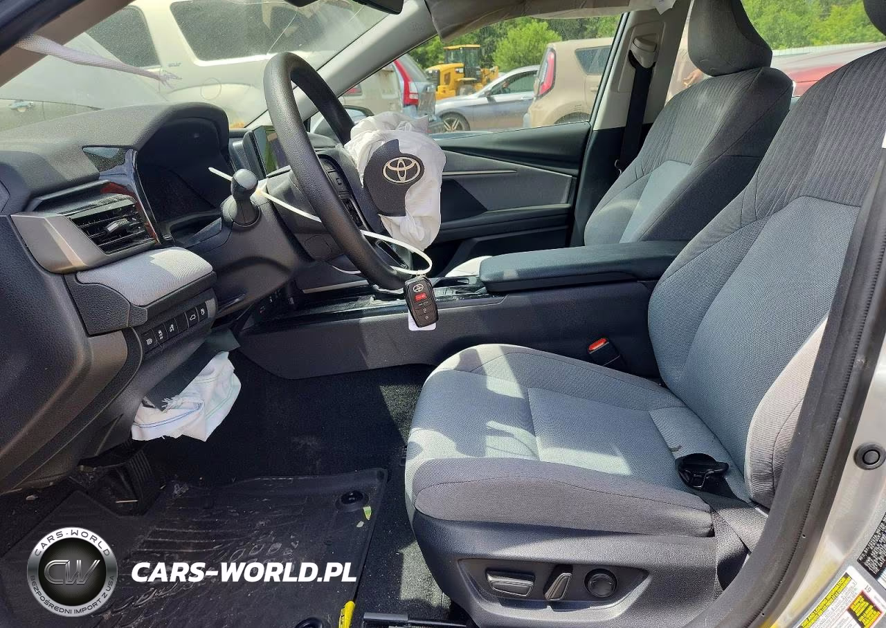 2025 Toyota Camry Le VIN:4T1DAACK8SU580381 - 7