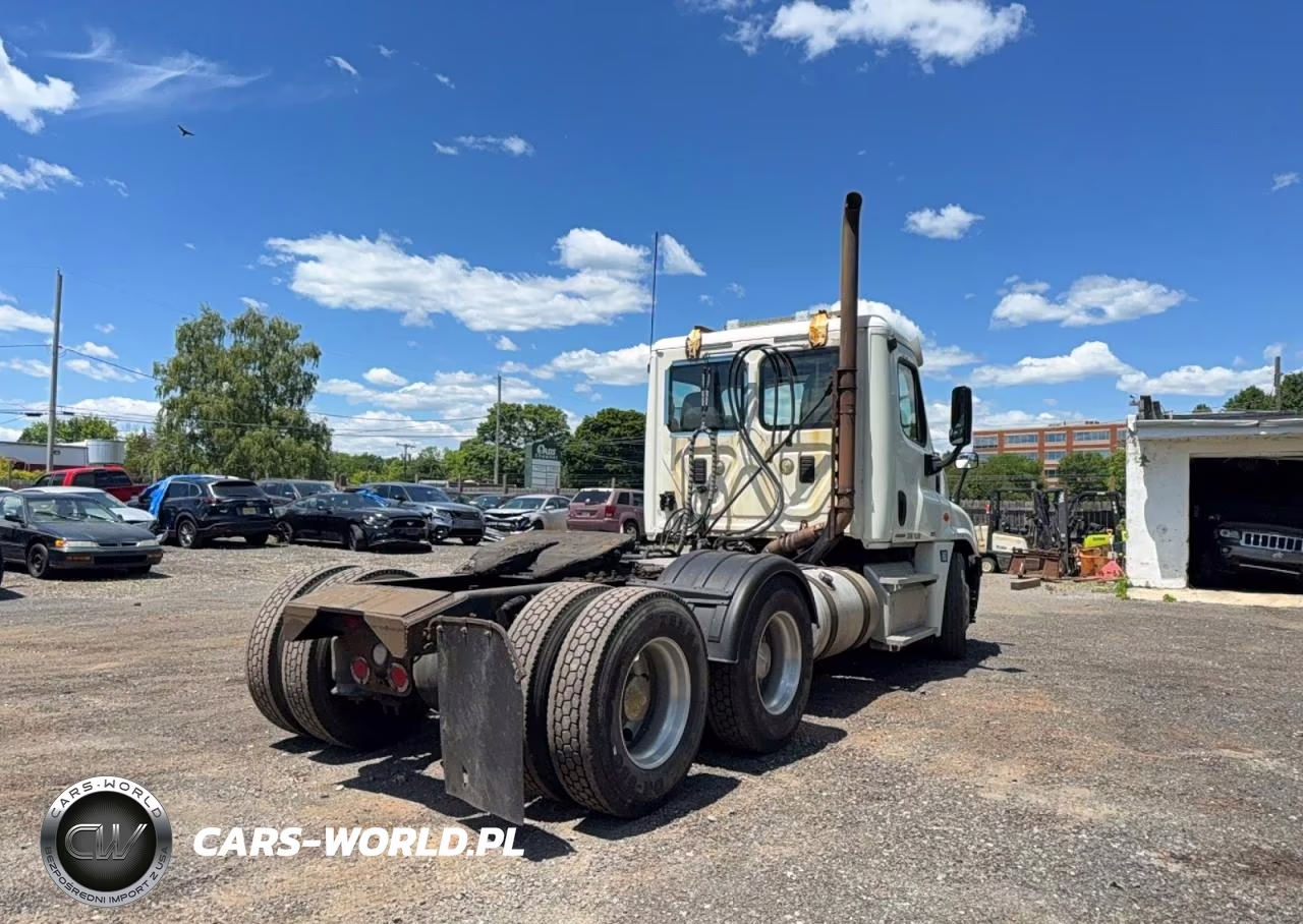 2012 Freightliner Cascadia 125 VIN:1FUJGEDVXCSBM0774 - 4