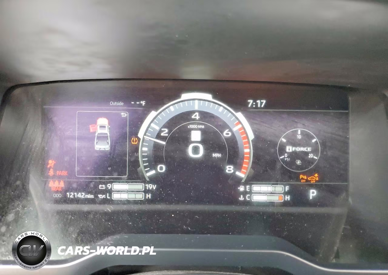 2025 Toyota Tundra Crewmax Platinum VIN:5TFMA5DB7SX305948 - 9