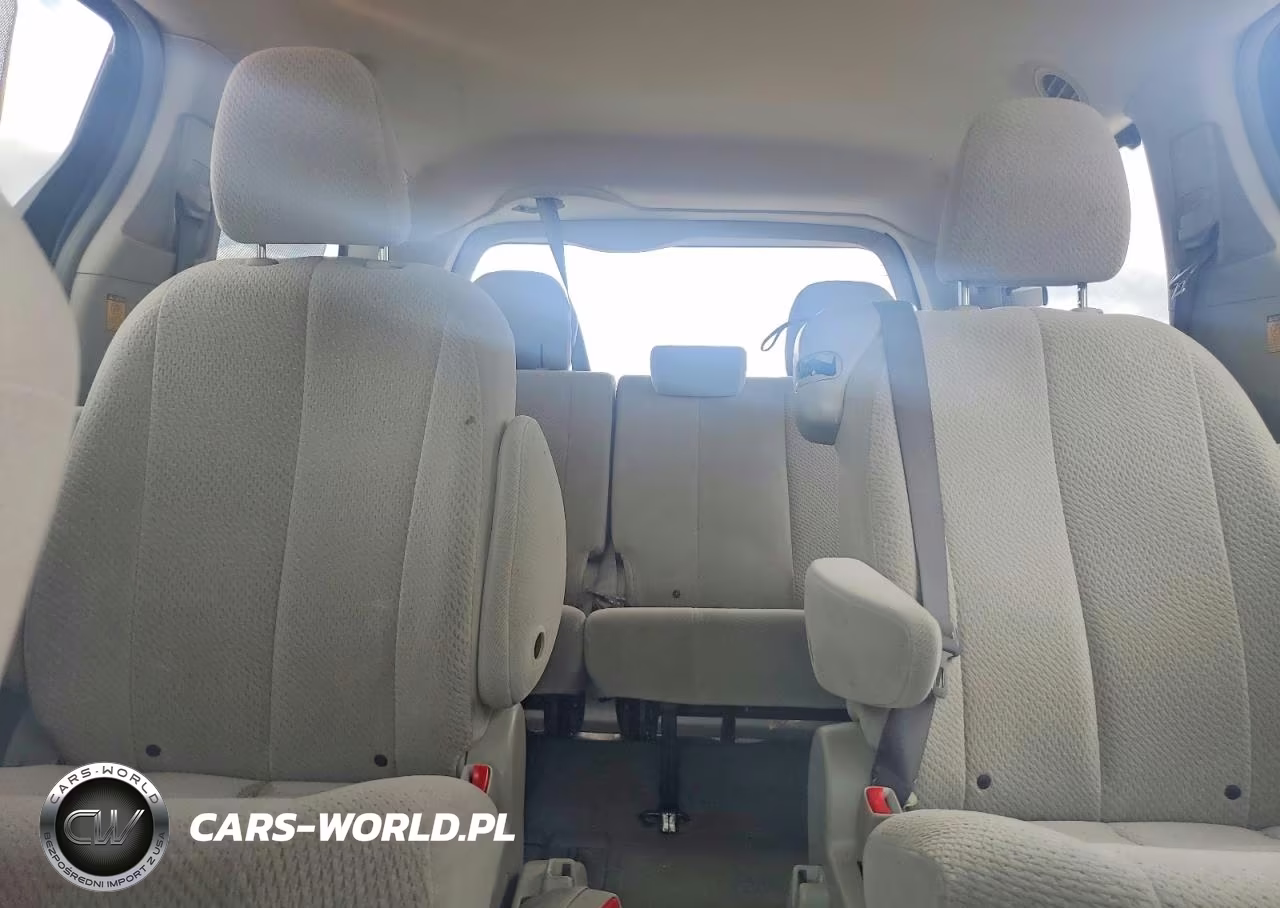 2011 Toyota Sienna Le VIN:5TDKK3DCXBS113754 - 10