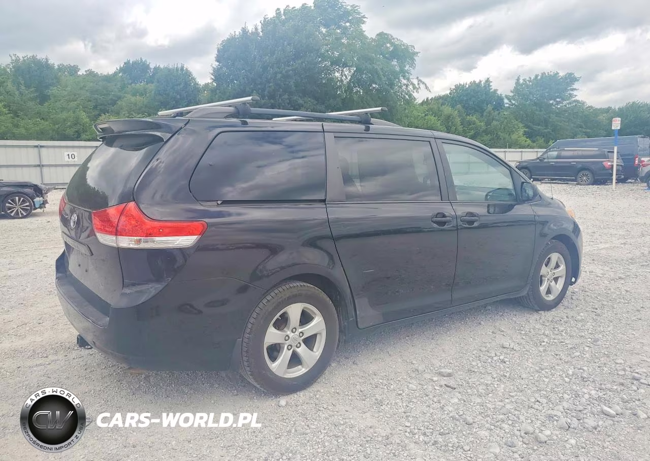 2011 Toyota Sienna Le VIN:5TDKK3DCXBS113754 - 3