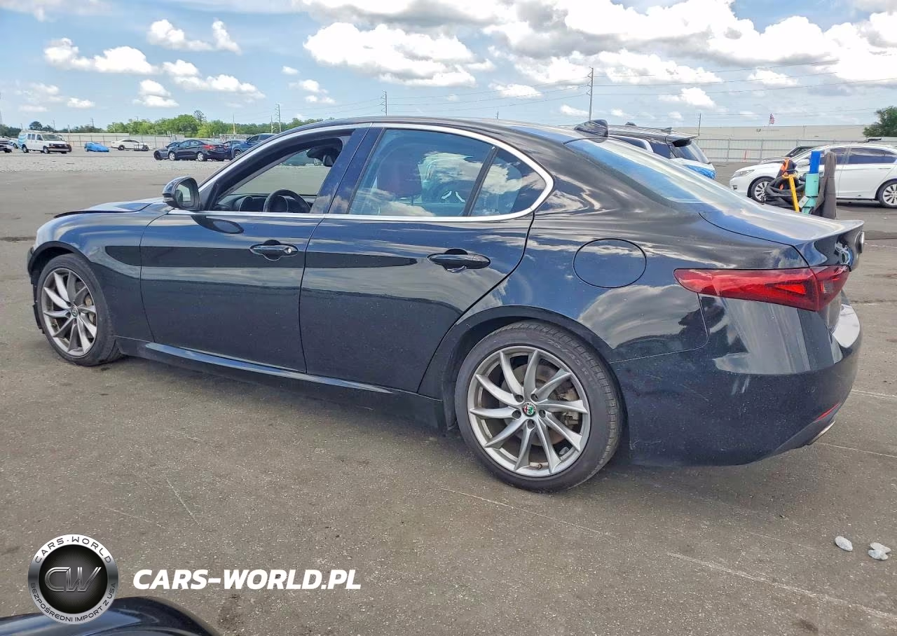 2017 Alfa Romeo Giulia VIN:ZARFAEBN1H7556128 - 2