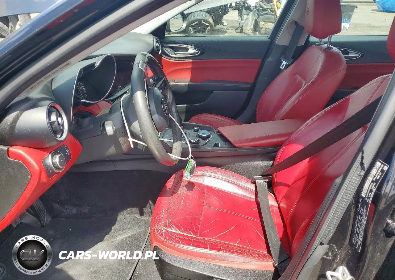 2017 Alfa Romeo Giulia VIN:ZARFAEBN1H7556128 - 7