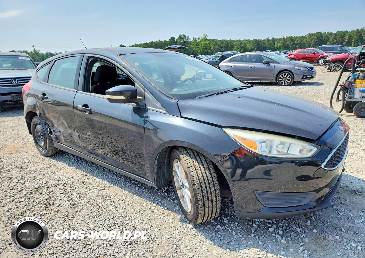 2015 Ford Focus Se VIN:1FADP3K25FL355658 - 4