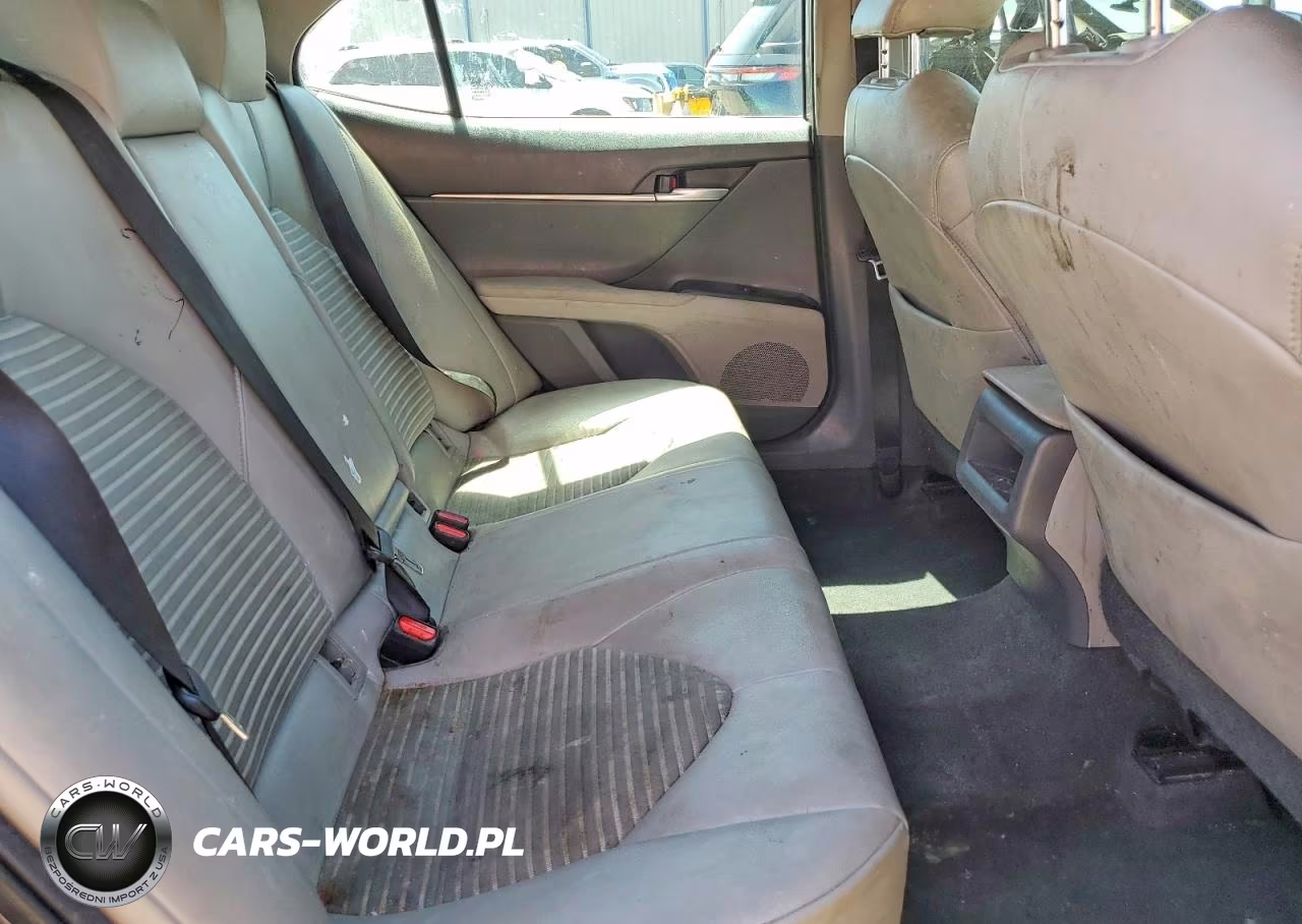 2018 Toyota Camry Se VIN:4T1B11HK0JU651619 - 10