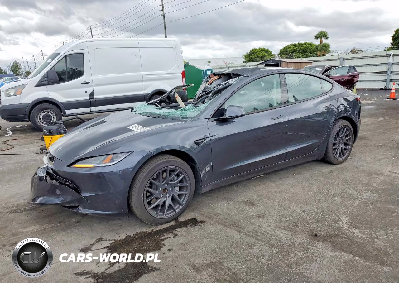 2025 Tesla Model 3 – zdjęcie 1 z 12