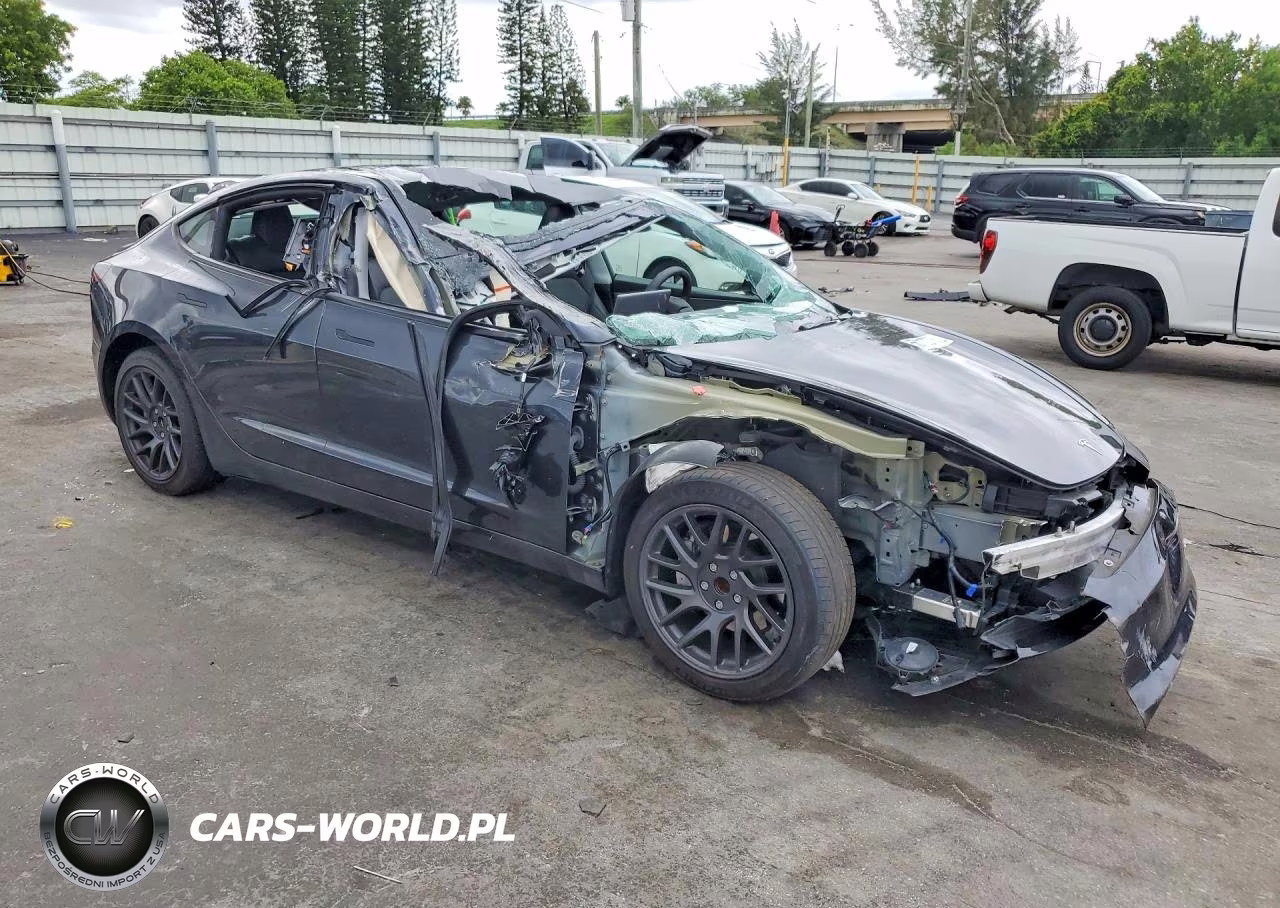 2025 Tesla Model 3 VIN:5YJ3E1EA2SF035987 - 4
