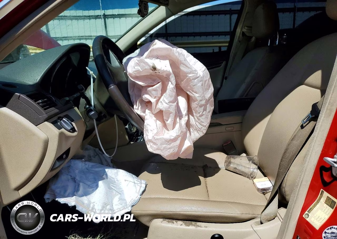 2010 Mercedes-Benz C 300 4Matic VIN:WDDGF8BBXAR104928 - 7