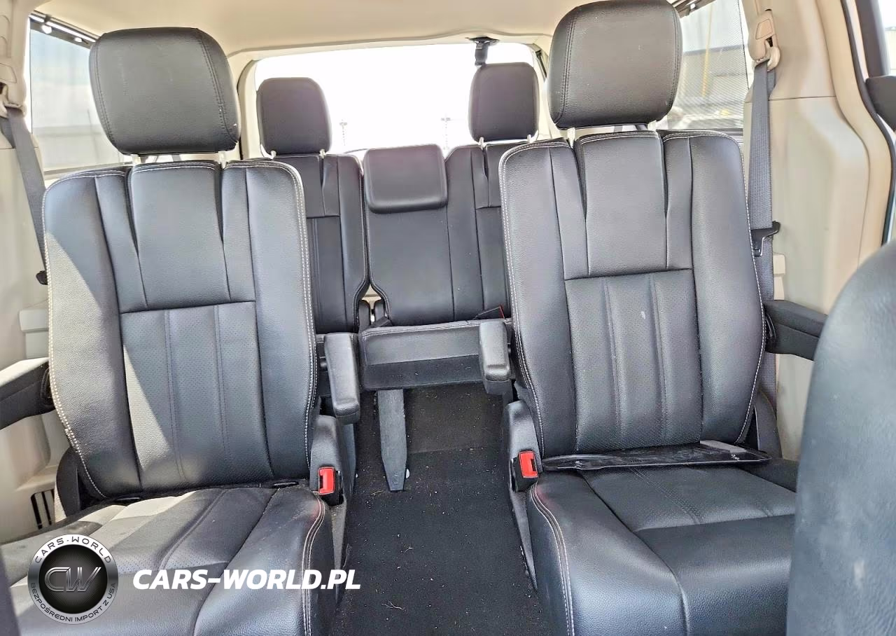 2016 Chrysler Town & Country Touring L VIN:2C4RC1CG3GR221945 - 10