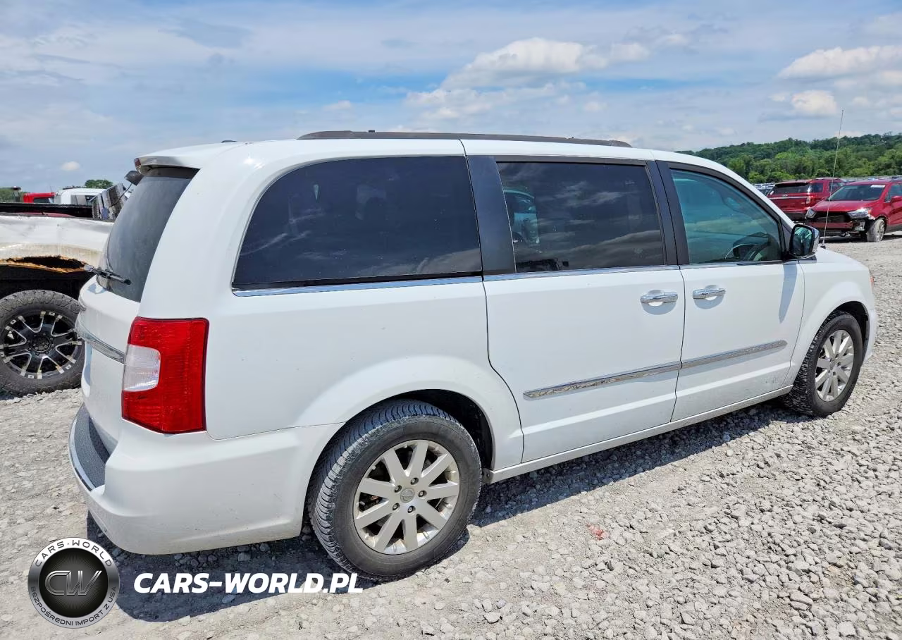 2016 Chrysler Town & Country Touring L VIN:2C4RC1CG3GR221945 - 3