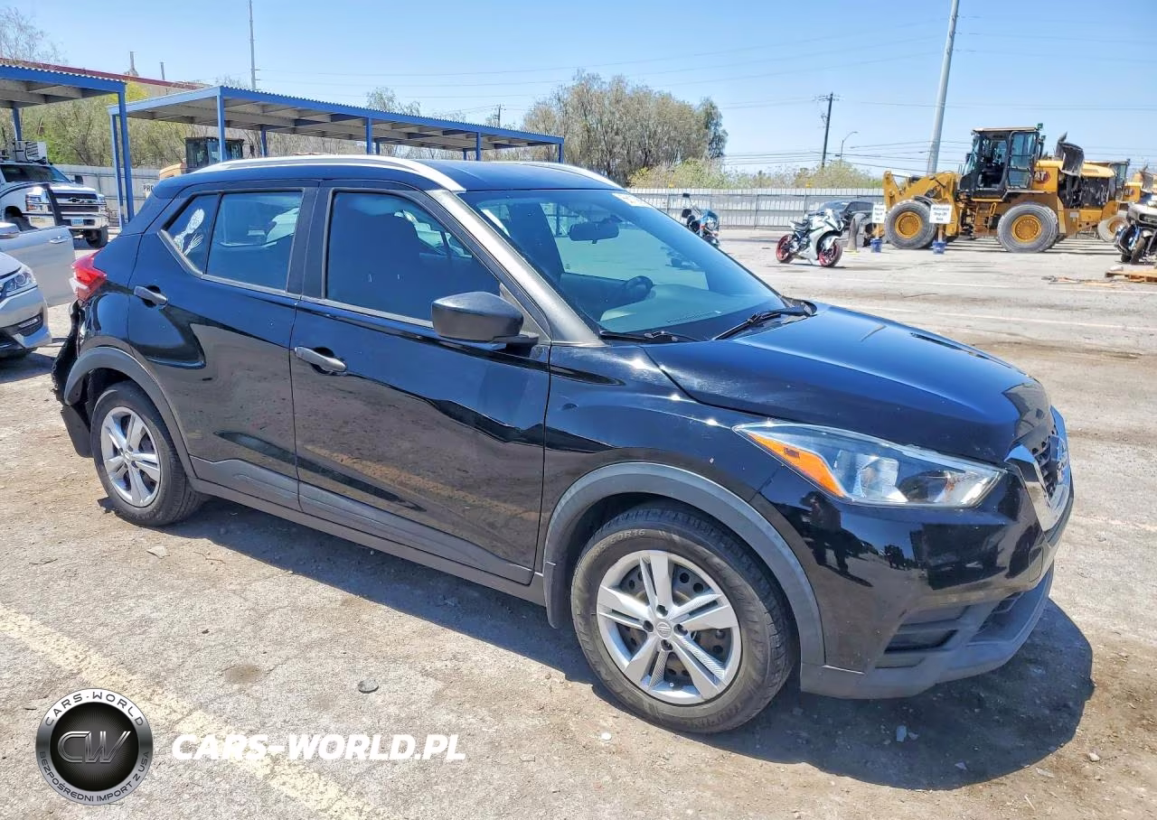 2019 Nissan Kicks S VIN:3N1CP5CU3KL500246 - 4