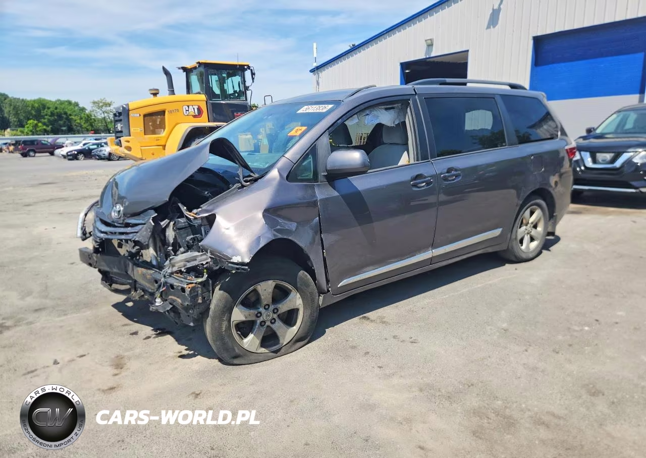 2017 Toyota Sienna Le VIN:5TDKZ3DC9HS807551 - 1