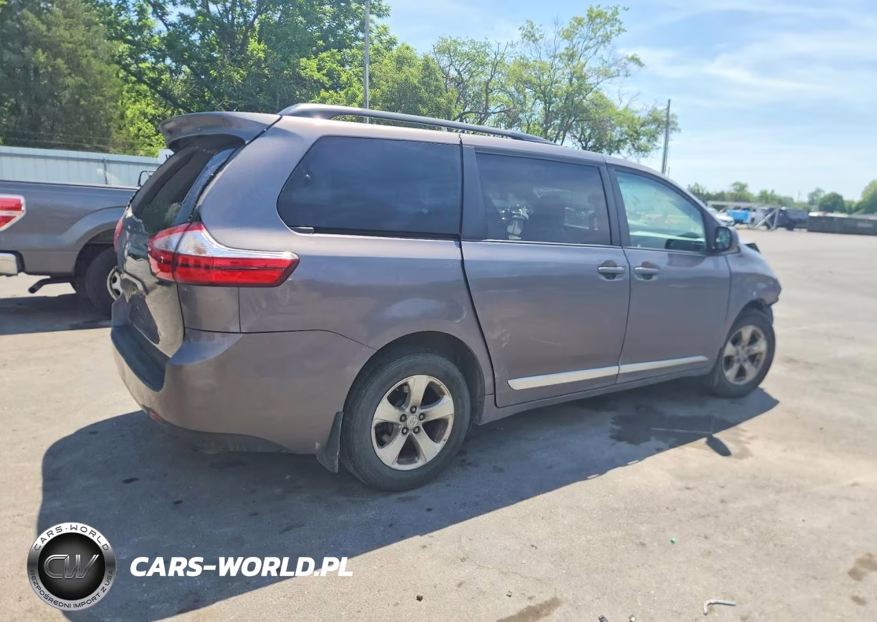 2017 Toyota Sienna Le VIN:5TDKZ3DC9HS807551 - 3