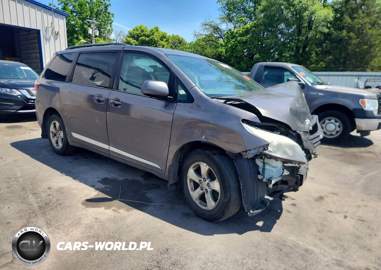 2017 Toyota Sienna Le VIN:5TDKZ3DC9HS807551 - 4