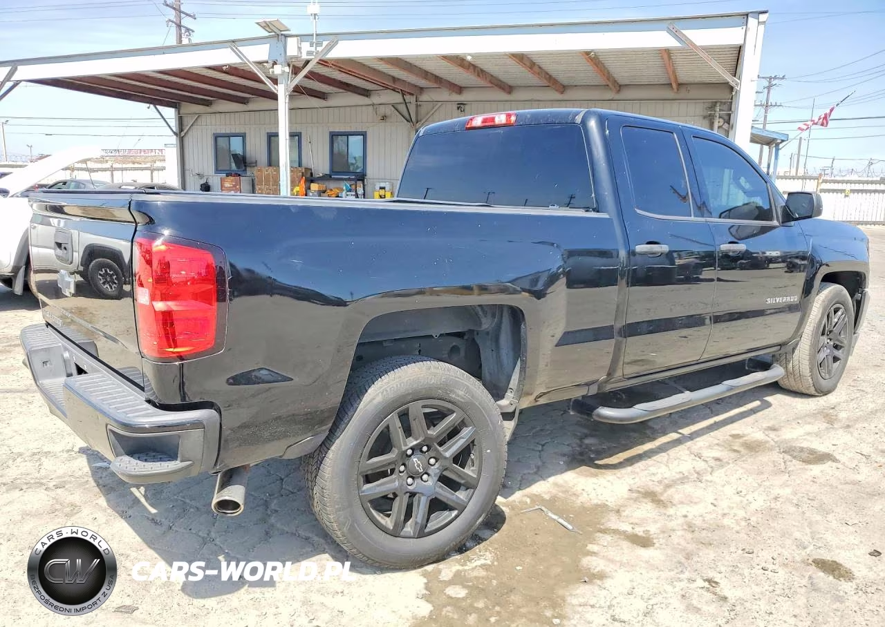 2018 Chevrolet Silverado C1500 Custom VIN:1GCRCPEC4JZ287110 - 3