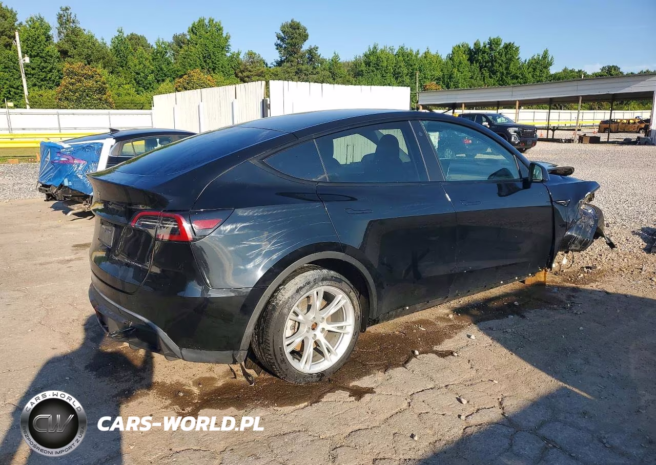 2023 Tesla Model Y VIN:7SAYGDEE6PA058586 - 3