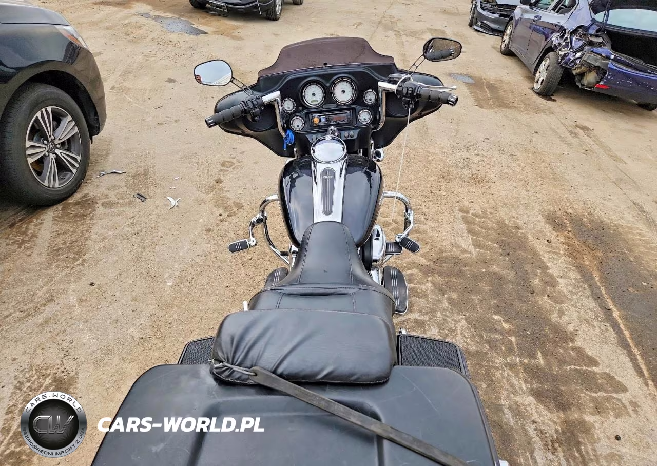 2011 Harley-Davidson Flhx VIN:1HD1KBM13BB669432 - 6