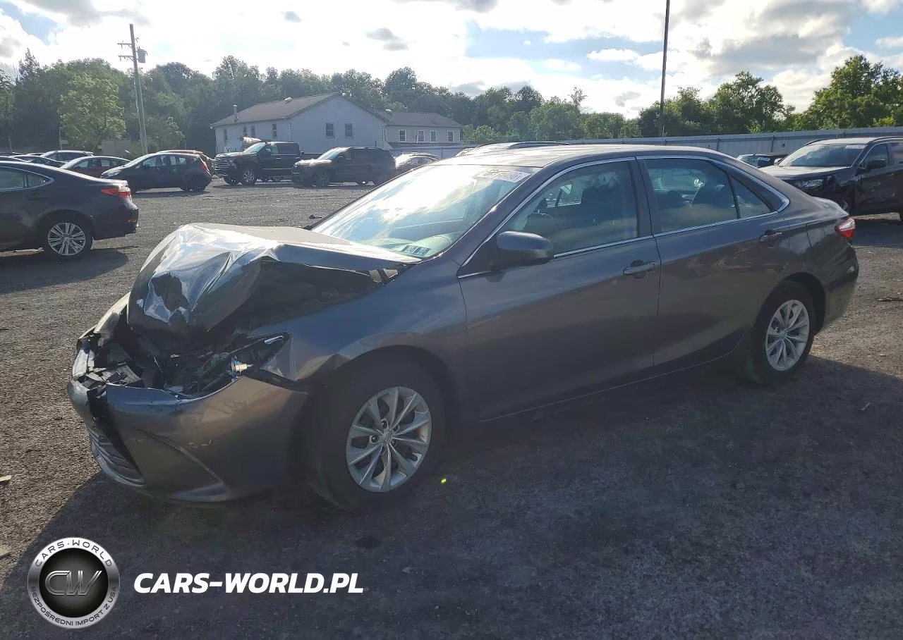 2016 Toyota Camry Le – zdjęcie 1 z 12