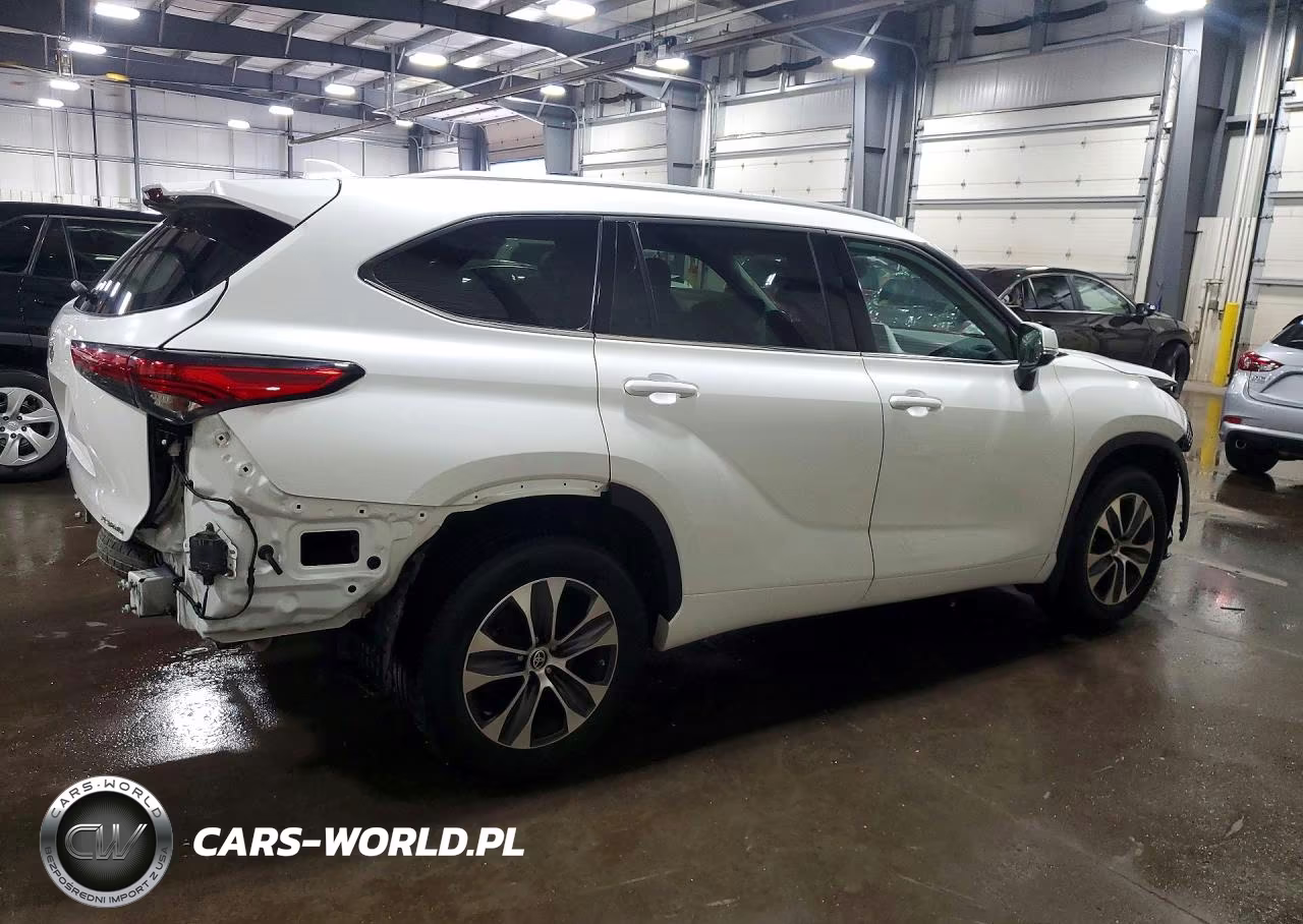 2022 Toyota Highlander Xle VIN:5TDGZRBH0NS179138 - 3