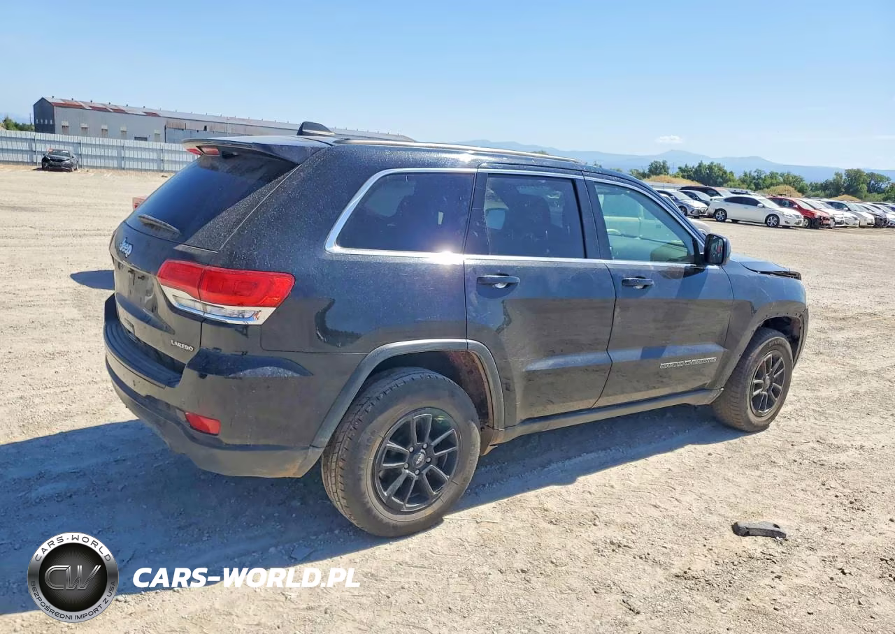 2018 Jeep Grand Cherokee Laredo VIN:1C4RJEAG9JC380422 - 3