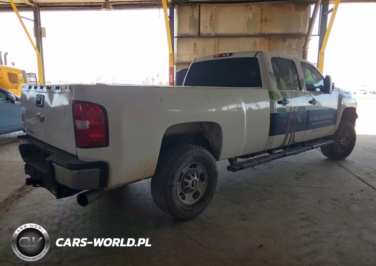 2014 Chevrolet Silverado K2500 Heavy Duty VIN:1GC1KVC81EF115160 - 3