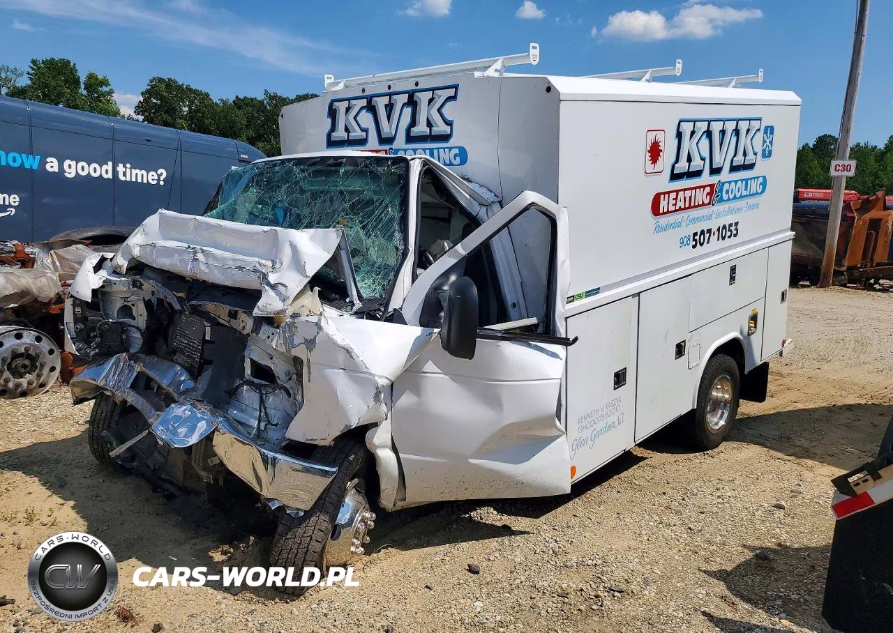 2018 Ford Econoline E350 Super Duty Cutaway Van